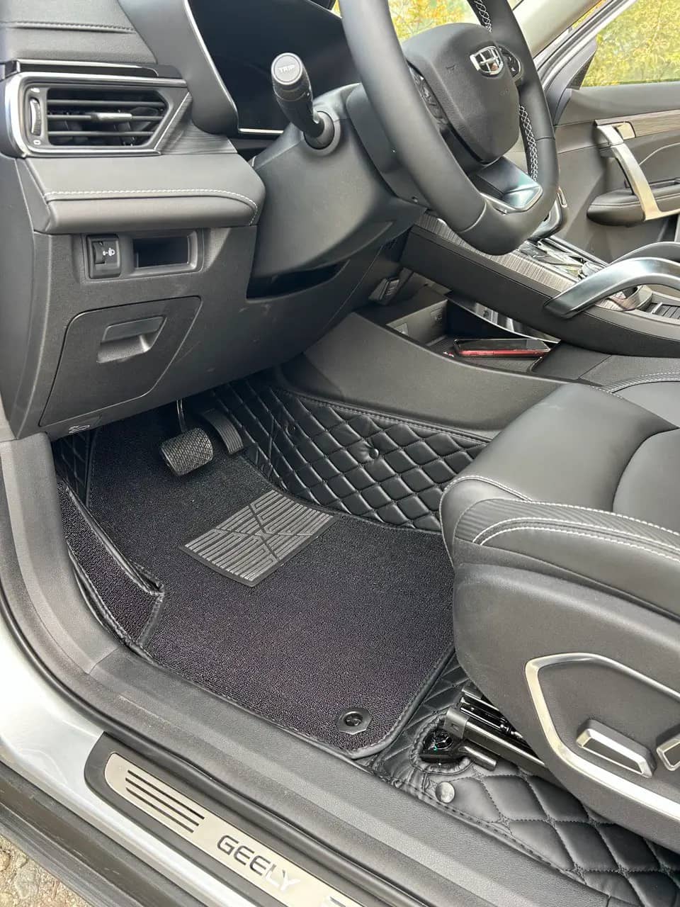 Автомобильные 3D коврики из экокожи для Geely